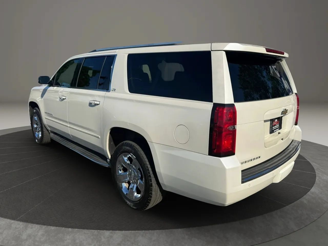 Used 2015 Chevrolet Suburban LTZ AWD/4WD image 9
