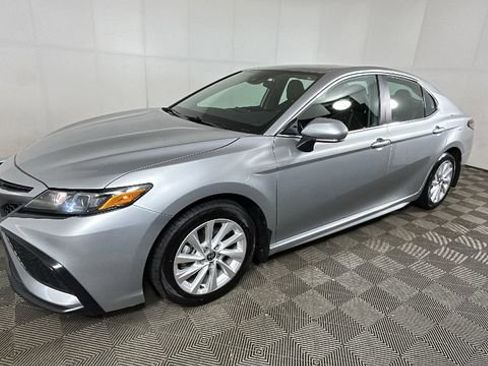 Used 2024 Toyota Camry SE FWD image 7