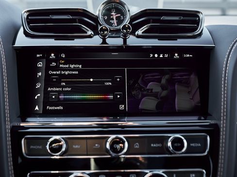 Used 2025 Bentley Bentayga image 77