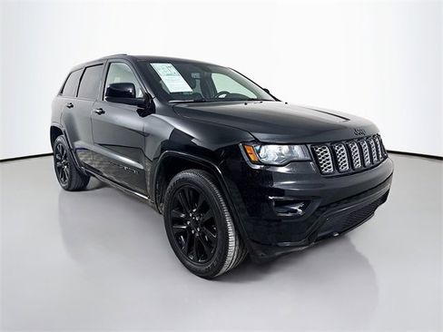 Used 2019 Jeep Grand Cherokee Altitude image 3