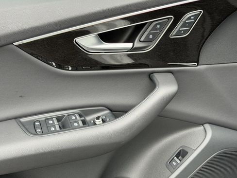 Used 2025 Audi Q7 2.0T Premium w/ Convenience Plus Package image 11