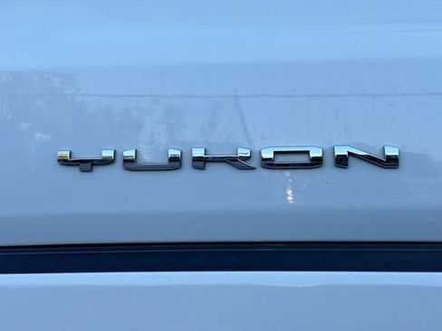 Used 2023 GMC Yukon SLT AWD/4WD image 11