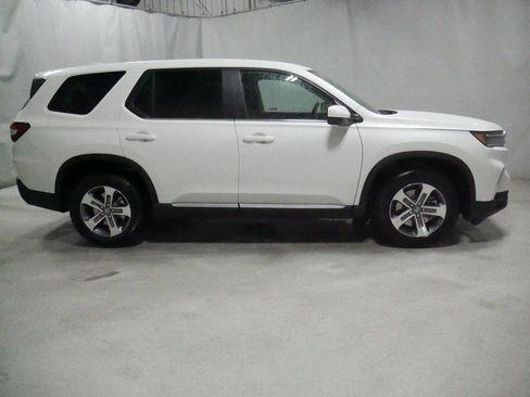 New 2025 Honda Pilot EX-L image 9