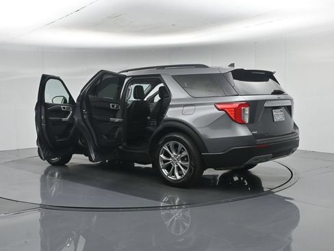 Certified 2021 Ford Explorer XLT w/ Equipment Group 202A RWD image 39