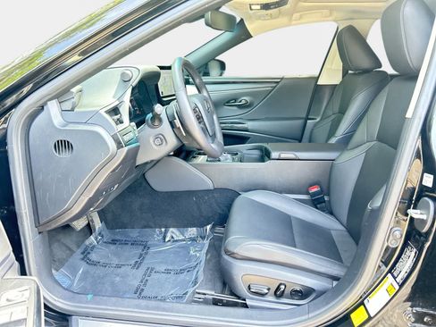 Used 2024 Lexus ES 350 w/ Premium Package FWD image 11