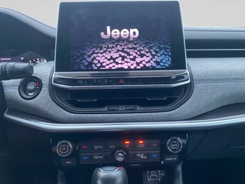 Used 2022 Jeep Compass Latitude w/ Convenience Group AWD/4WD image 11