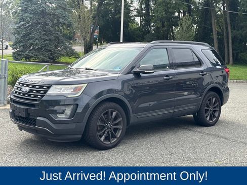 Used 2017 Ford Explorer XLT w/ Equipment Group 202A AWD/4WD image 3