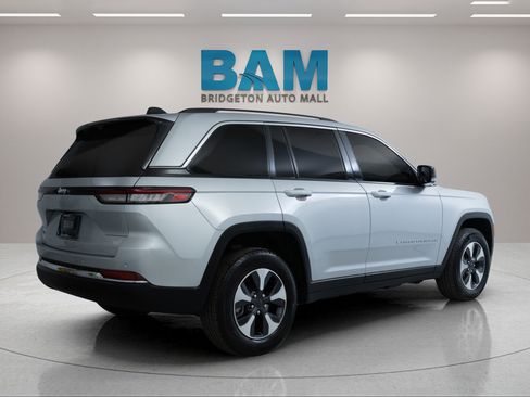 Used 2023 Jeep Grand Cherokee 4WD 4xe w/ Luxury Tech Group II image 7
