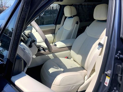 New 2026 Land Rover Range Rover Long Wheelbase SE AWD/4WD image 9