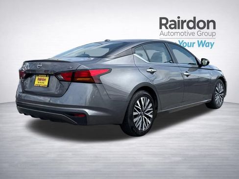 Used 2024 Nissan Altima 2.5 SV FWD image 7