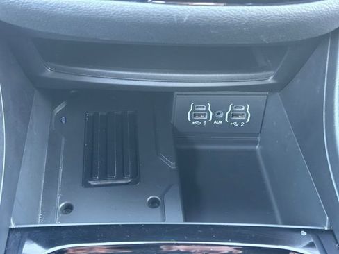 Used 2025 Chrysler Pacifica Limited FWD image 23