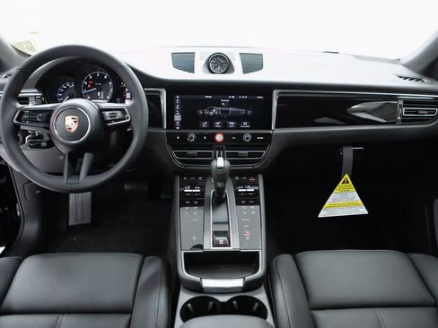 Certified 2026 Porsche Macan AWD/4WD image 13