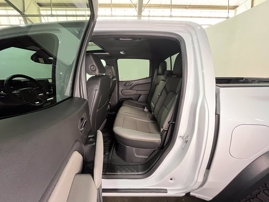 Used 2025 Chevrolet Colorado ZR2 w/ Technology Package AWD/4WD image 16