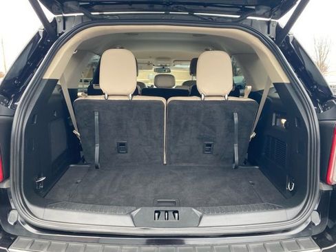 Used 2023 Ford Explorer Limited image 12