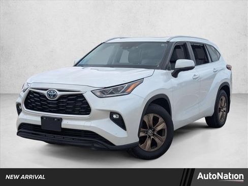 Used 2023 Toyota Highlander Bronze Edition image 1