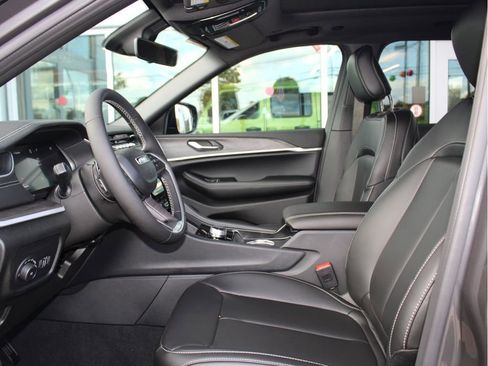 New 2025 Jeep Grand Cherokee Limited image 11