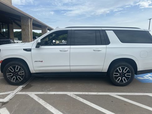 Used 2023 GMC Yukon XL AT4 w/ Technology Package AWD/4WD image 3