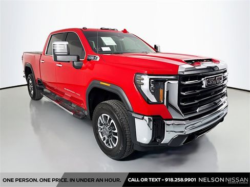 Used 2024 GMC Sierra 2500 SLT w/ SLT Premium Package image 3