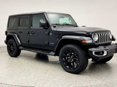 Used 2025 Jeep Wrangler Unlimited Sahara image 3