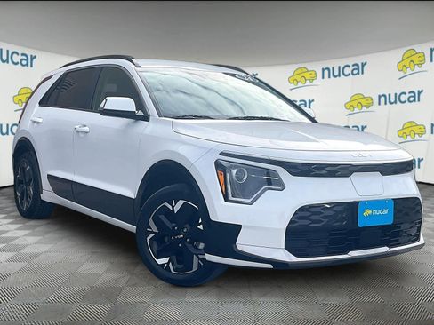 Used 2024 Kia Niro Wind w/ Wind Preserve Package image 1