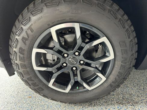 New 2025 Chevrolet Equinox ACTIV w/ Safety and Technology Package image 34