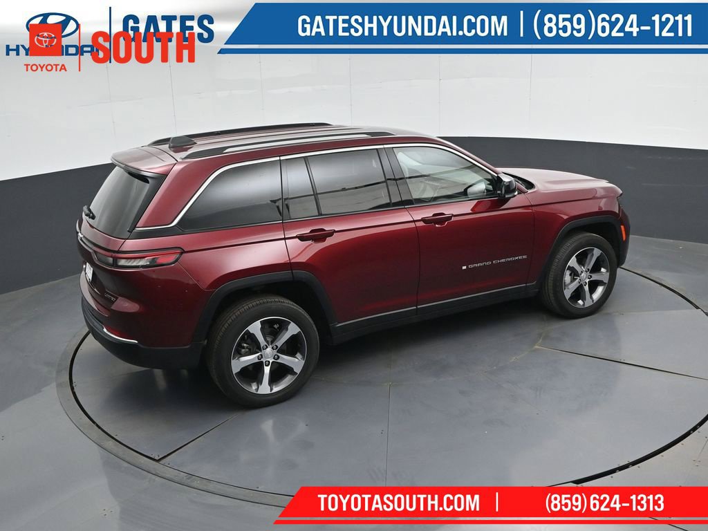 Used 2023 Jeep Grand Cherokee Limited AWD/4WD image 43