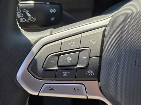 Used 2023 Volkswagen Tiguan SE image 50