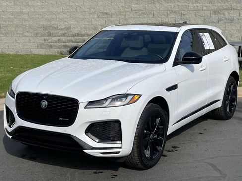 Used 2025 Jaguar F-PACE R-Dynamic S image 2