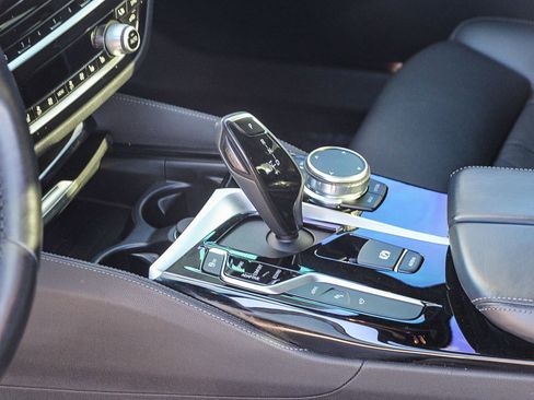 Used 2020 BMW 530e xDrive w/ M Sport Package image 21