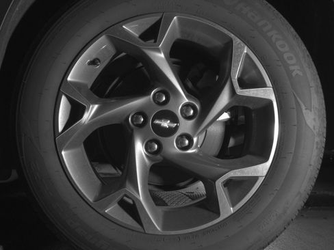 Used 2025 Chevrolet Trax LT FWD image 17
