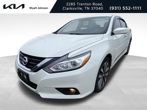 Used 2017 Nissan Altima 2.5 SV image 1