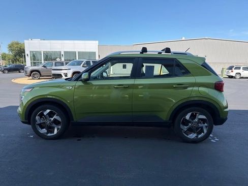 Used 2024 Hyundai Venue SEL FWD image 4