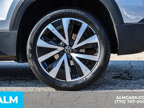 Used 2024 Volkswagen Taos SE image 18
