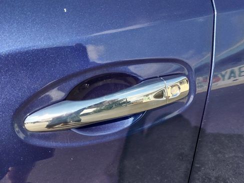 Used 2019 Nissan Rogue SV w/ Premium Package image 11