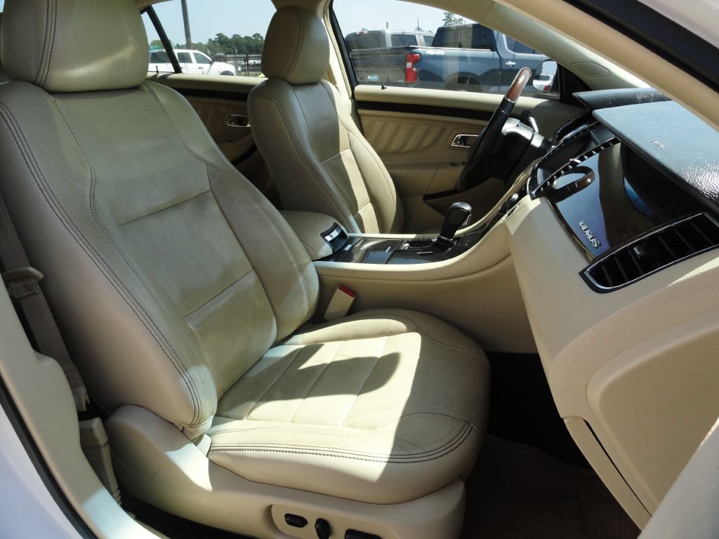 Used 2015 Ford Taurus Limited w/ Equipment Group 301A FWD image 9