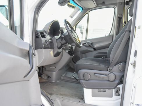 Used 2016 Mercedes-Benz Sprinter 2500 image 4