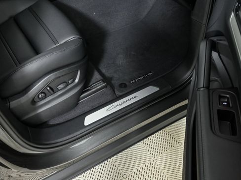 New 2025 Porsche Cayenne Coupe image 26