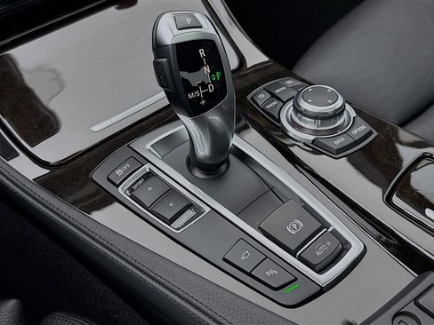 Used 2012 BMW 550i Sedan image 19