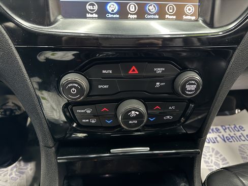 Used 2018 Chrysler 300 S image 20