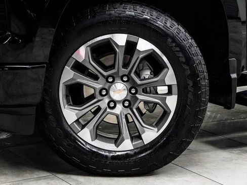 Used 2024 Chevrolet Silverado 1500 High Country w/ Technology Package image 3