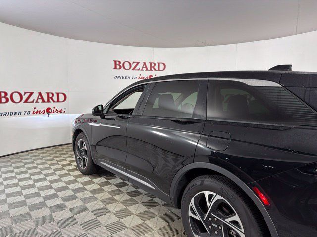 Used 2025 Lincoln Nautilus Premier AWD/4WD image 9