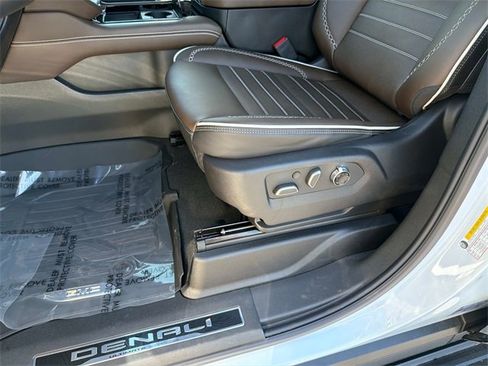 New 2026 GMC Yukon Denali Ultimate w/ LPO, Floor Liner Package image 19