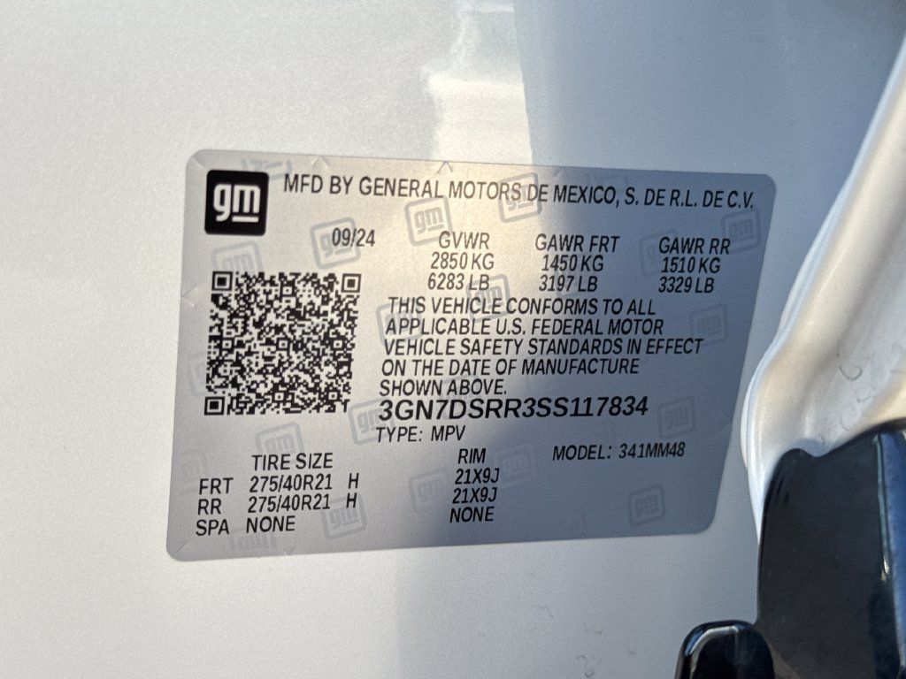 Used 2025 Chevrolet Equinox EV RS w/ LPO, Trailering Package AWD/4WD image 30