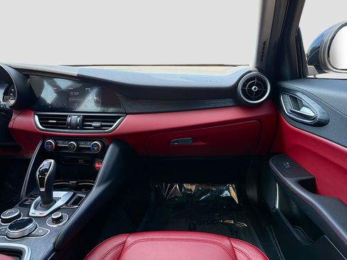 Used 2021 Alfa Romeo Giulia Sprint w/ Sun & Sound Package image 17