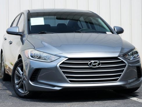 Used 2018 Hyundai Elantra SEL FWD image 2