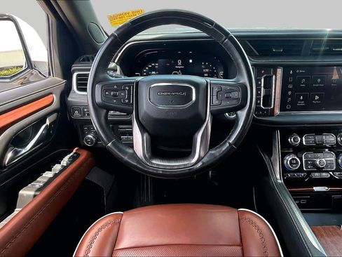 Used 2023 GMC Yukon Denali Ultimate AWD/4WD image 6