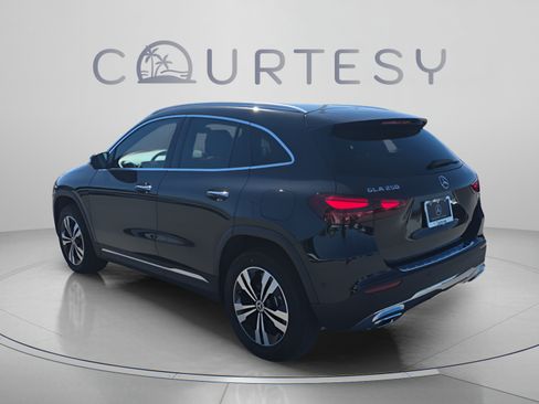 Certified 2026 Mercedes-Benz GLA 250 image 2