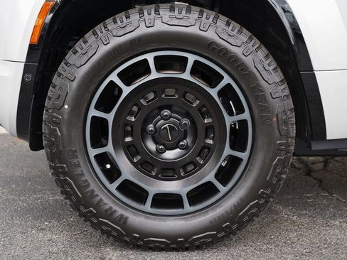 Used 2026 Land Rover Defender 110 OCTA AWD/4WD image 9
