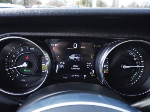 Used 2023 Jeep Wrangler Unlimited Sahara w/ Cold Weather Group image 18