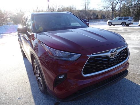 Used 2020 Toyota Highlander XLE image 4